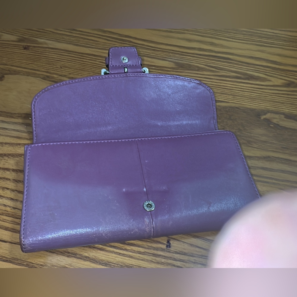 Coach Lavender Leather Wallet with brown Buckle PLEASE SEE ALL PICS FOR FLOWS. - Picture 9 of 10